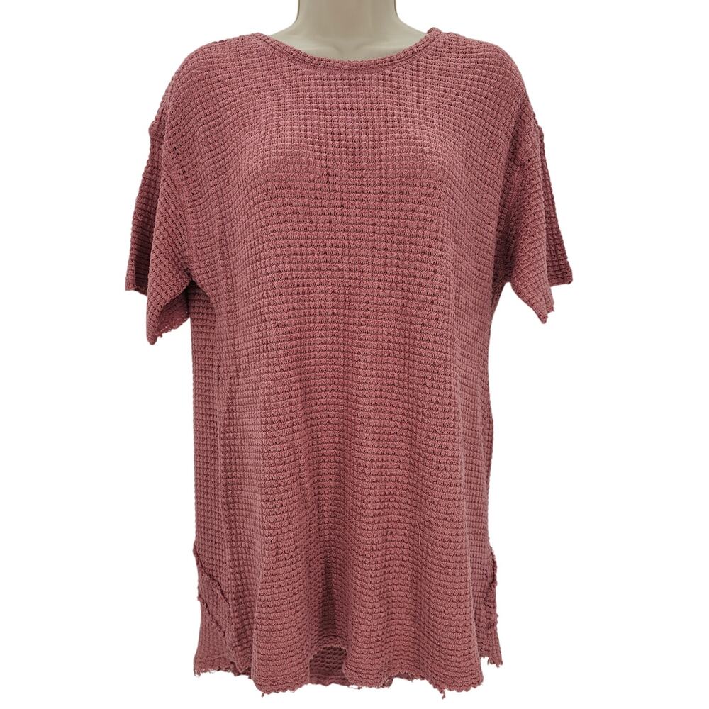 BKE Womans size L Raw Edge Short Sleeve Open Back Waffle Knit Top Withered Rose
